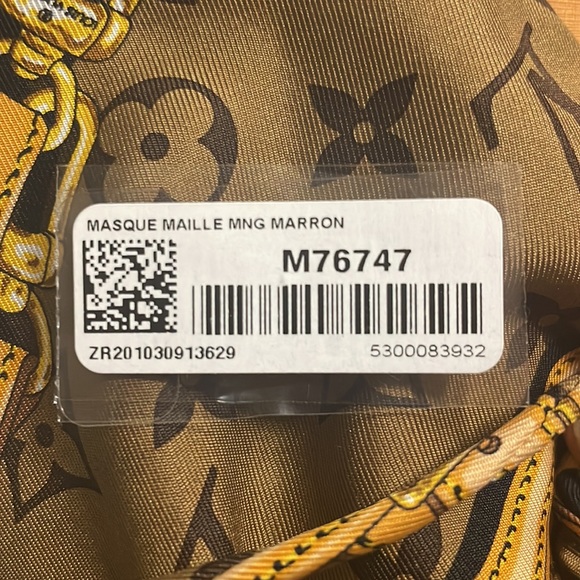 Louis Vuitton mask and silk bag - Picture 9 of 9